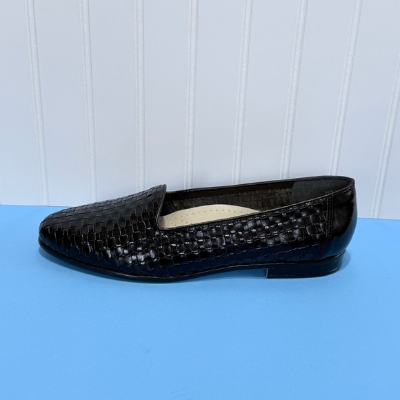 Women Black Trotters Liz Loafers size 11M - Picture 5 of 17